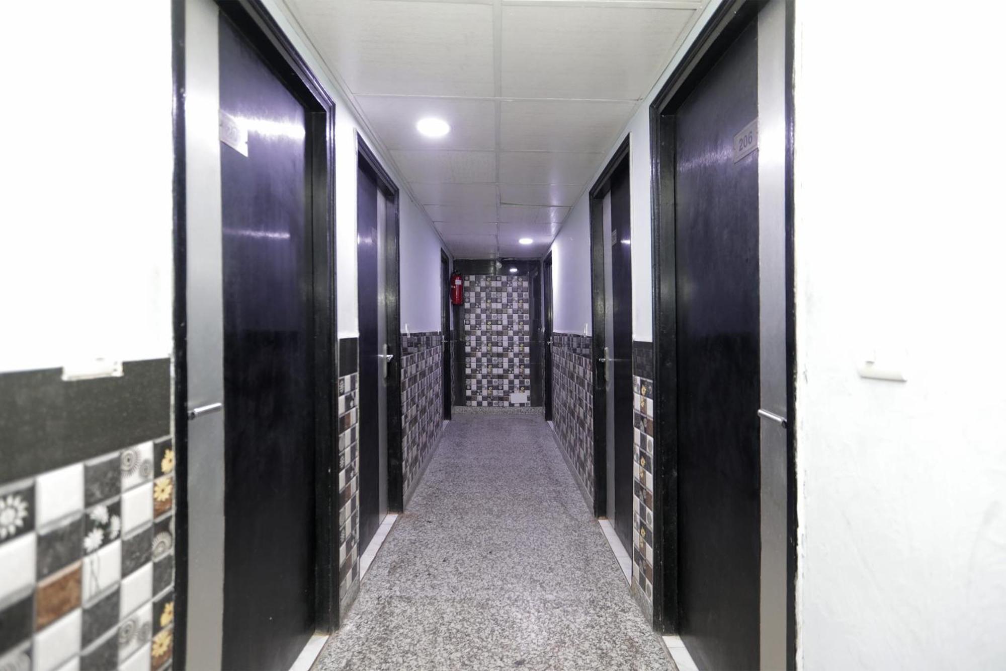 Super Hotel O Athithi Ghaziabad Buitenkant foto